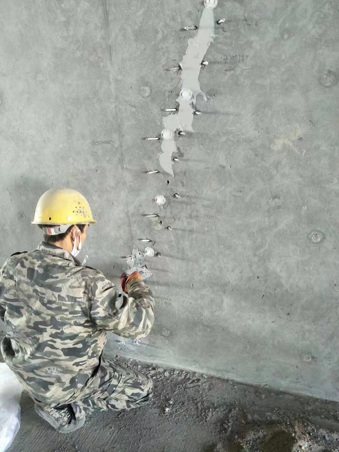 江州混凝土楼板裂缝加固施工的方案